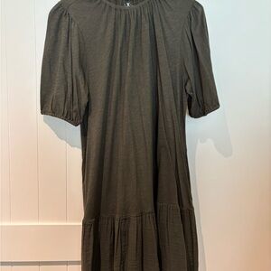 Velvet Green Midi Dress with Puff Sleeves and Tiered Skirt